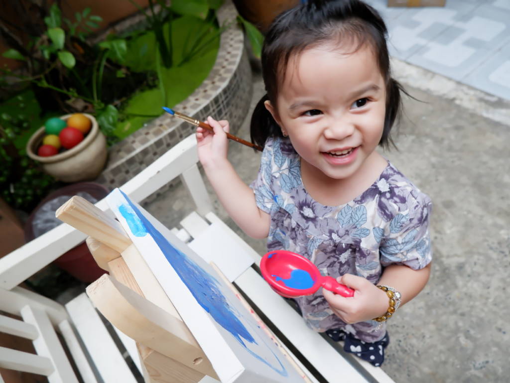 HOẠT ĐỘNG TẠO HÌNH VỚI TRẺ CON