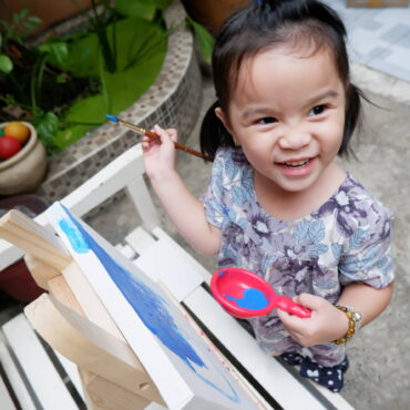 HOẠT ĐỘNG TẠO HÌNH VỚI TRẺ CON